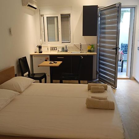 Green Spot Apartments Atene Esterno foto